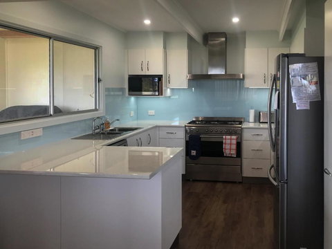 Longbeach House - Accommodation Burleigh 5