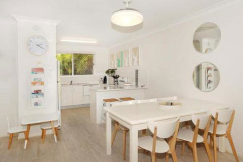 Unit 1 / 14 Tamarindus Street Marcoola Beach Pet Friendly 300 BOND Linen Supplied - Accommodation Burleigh 4