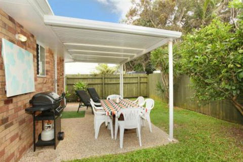 Unit 1 / 14 Tamarindus Street Marcoola Beach Pet Friendly 300 BOND Linen Supplied - Accommodation Burleigh 5