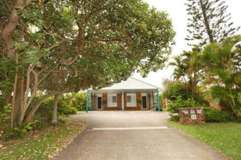 Unit 1 / 14 Tamarindus Street Marcoola Beach Pet Friendly 300 BOND Linen Supplied - Accommodation Burleigh 0