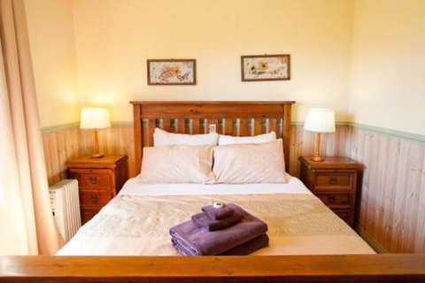 Minimbah Farm Cottages Family Farmstay Choose From 2 & 3 Bedroom Cottages & 6 Bedroom House - Accommodation Burleigh 4