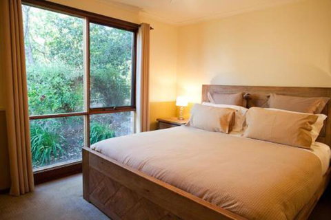 Minimbah Farm Cottages Family Farmstay Choose From 2 & 3 Bedroom Cottages & 6 Bedroom House - Accommodation Burleigh 6