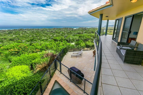 A SWEET ESCAPE Above Byron - Accommodation Burleigh 3
