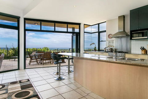 A SWEET ESCAPE Above Byron - Accommodation Burleigh 1