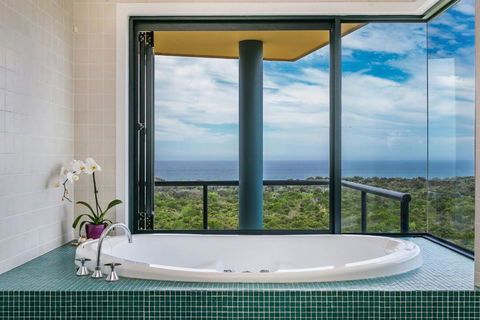 A SWEET ESCAPE Above Byron - Accommodation Burleigh 2