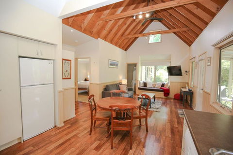 Alpine Arnica Cottage 1 - Accommodation Burleigh 6