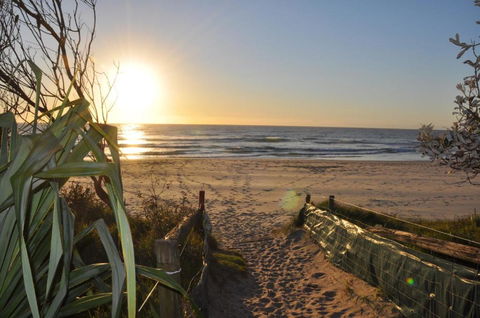 A SWEET ESCAPE Alkira - Accommodation Burleigh 2