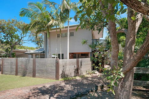 A SWEET ESCAPE Alkira - Accommodation Burleigh 4
