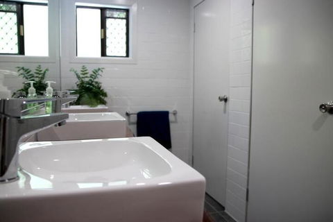 Yeppoon Beachhouse - Hostel - Accommodation Burleigh 5