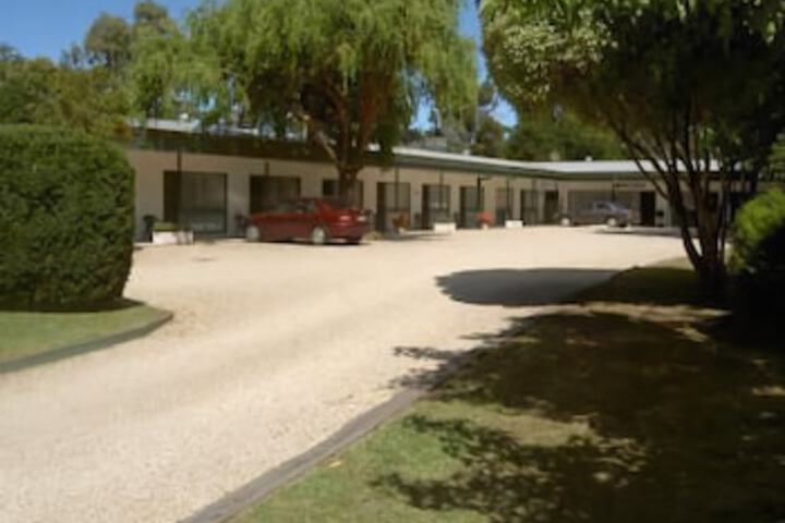 Ghin Ghin VIC Accommodation Burleigh