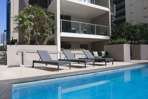 Mantra Midtown - Accommodation Burleigh 2