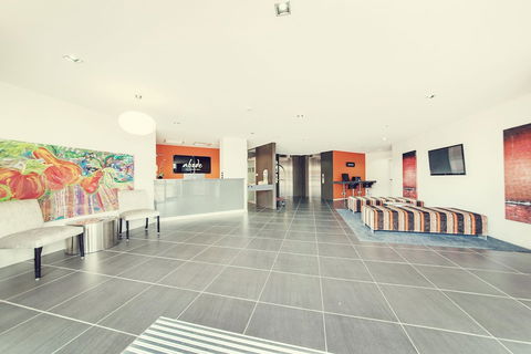 Abode Tuggeranong - Accommodation Burleigh 2