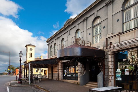 Hotel Frangos - Accommodation Burleigh 1