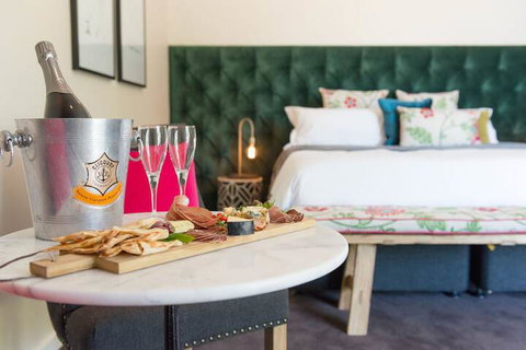 Hotel Frangos - Accommodation Burleigh 4