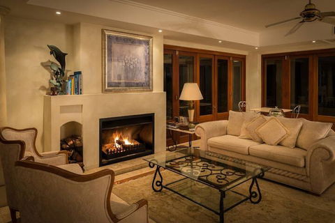 Victoria's At Wategos - Accommodation Burleigh 3