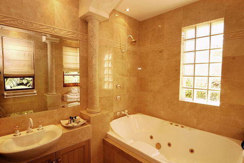 Victoria's At Wategos - Accommodation Burleigh 7