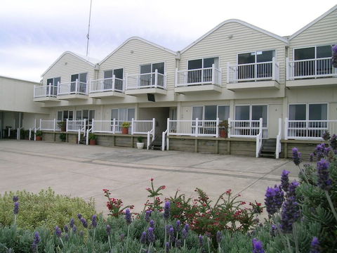 A Great Ocean View Motel - Accommodation Burleigh 2