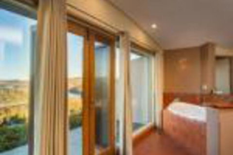 Eagle View Escape - Accommodation Burleigh 0