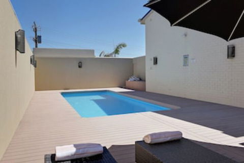 Arabella On West Apartments - Accommodation Burleigh 0