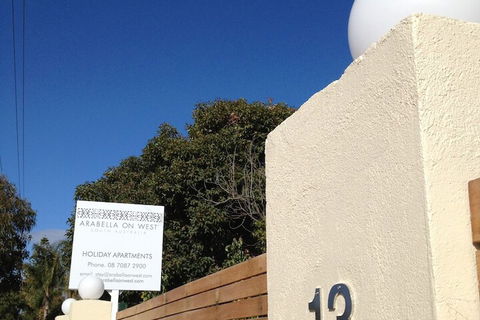 Arabella On West Apartments - Accommodation Burleigh 2