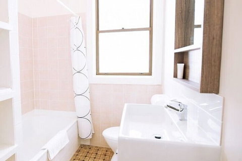 Hibiscus Motel - Accommodation Burleigh 7