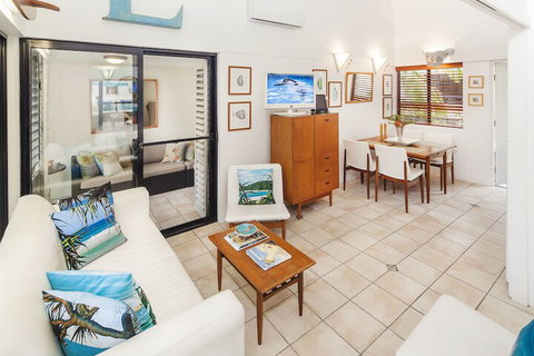 Julians Apartments - Accommodation Burleigh 6
