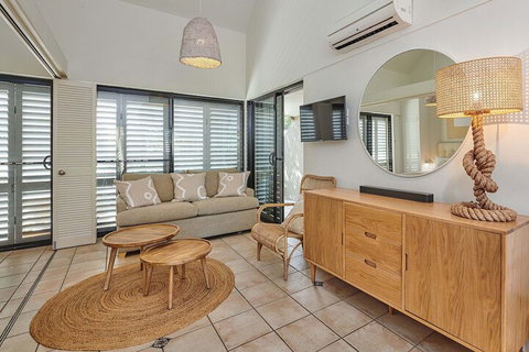Julians Apartments - Accommodation Burleigh 5