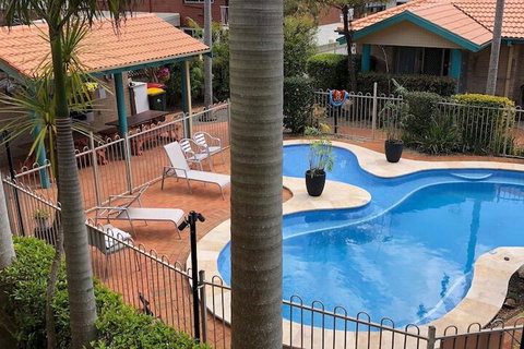 Beaches Serviced Apartments - Accommodation Burleigh 6