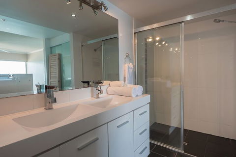 Pacific Plaza Apartments - Accommodation Burleigh 6