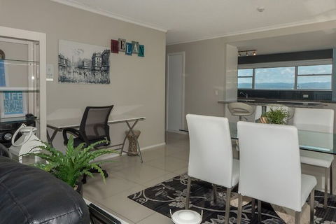 Pacific Plaza Apartments - Accommodation Burleigh 7