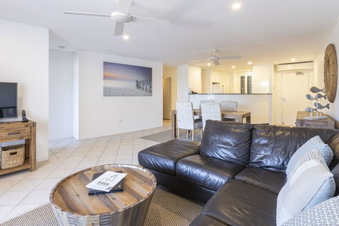 Bay Royal Apartments - Accommodation Burleigh 7