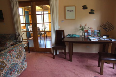 Fernmark Inn - Accommodation Burleigh 4