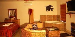 The Keepers Cottages - Accommodation Burleigh 2