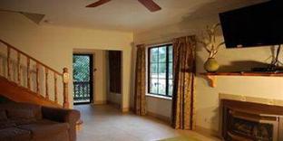 The Keepers Cottages - Accommodation Burleigh 5