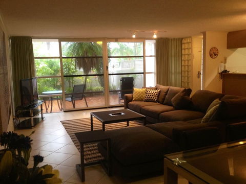 Sundeck Gardens - Accommodation Burleigh 5
