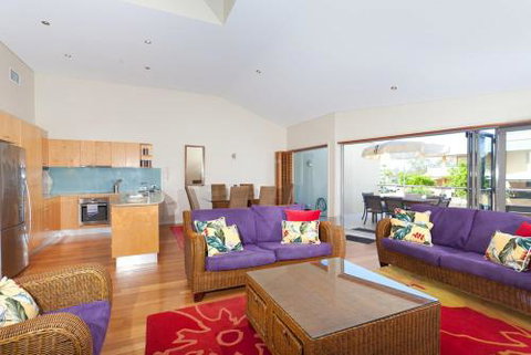 Pipis On The Beach - Accommodation Burleigh 3