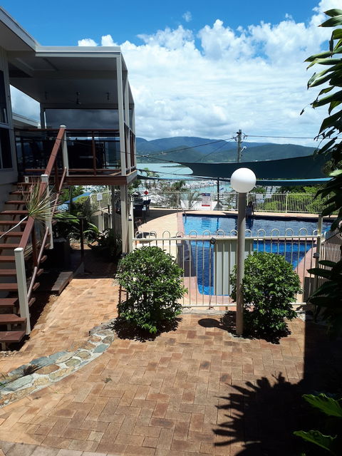Airlie Apartments - Accommodation Burleigh 2