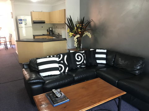 Bella Mare Beachside Apartments - Accommodation Burleigh 3