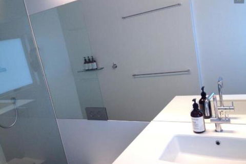 Avalon City Retreat - Accommodation Burleigh 3