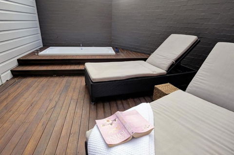BEACH BAY BEE PET FRIENDLY - Accommodation Burleigh 4