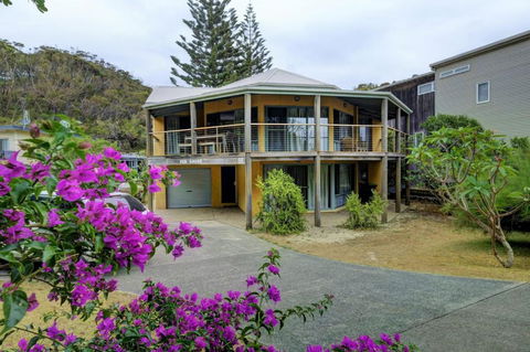 FAR SHORE - Accommodation Burleigh 4
