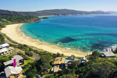 FAR SHORE - Accommodation Burleigh 0