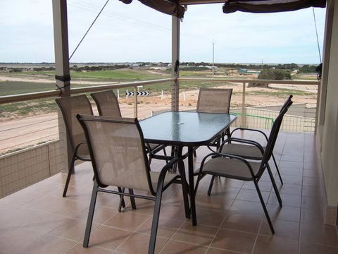 Relax On Par - Accommodation Burleigh 1