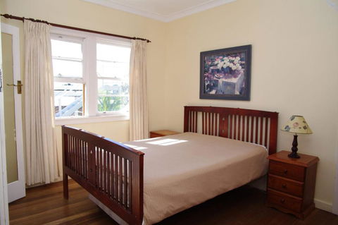 Berry 16 East Street - Accommodation Burleigh 6