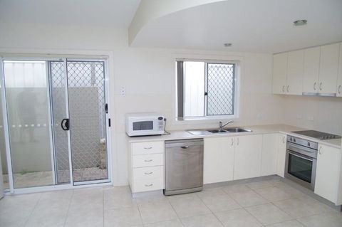 Adrift 5B Scott Street - Accommodation Burleigh 1
