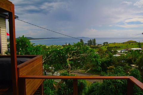 AAA Views 2 View Street - Accommodation Burleigh 5