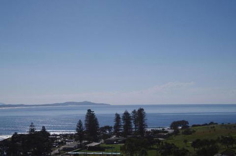AAA Views 2 View Street - Accommodation Burleigh 3