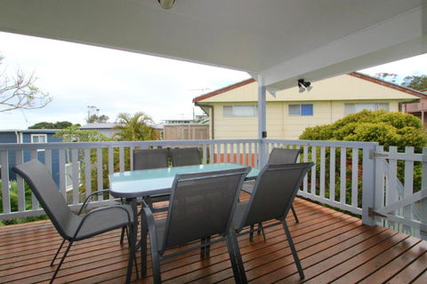Anglesea 17 Hodgson Street - Accommodation Burleigh 2