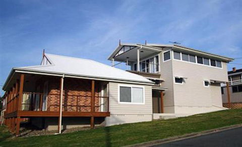 Hampstead 32 Main Street - Accommodation Burleigh 3