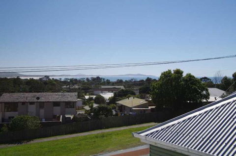 Hampstead 32 Main Street - Accommodation Burleigh 1